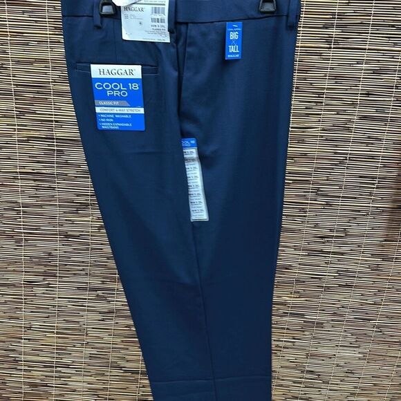 Haggar Men's‎ Cool 18 Pro Classic Fit Flat Front Pant - Regular and Big Size 46W - Picture 3 of 3